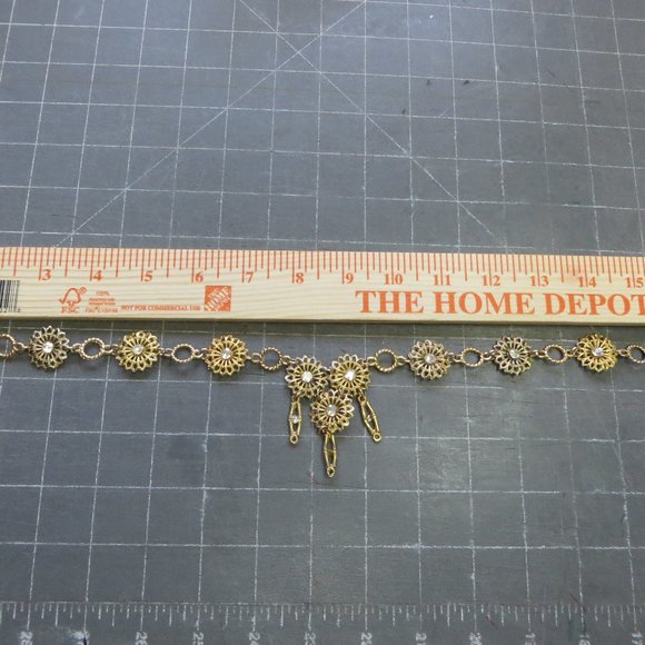 Pretty Gold toned flower necklace crystal center - Picture 2 of 8